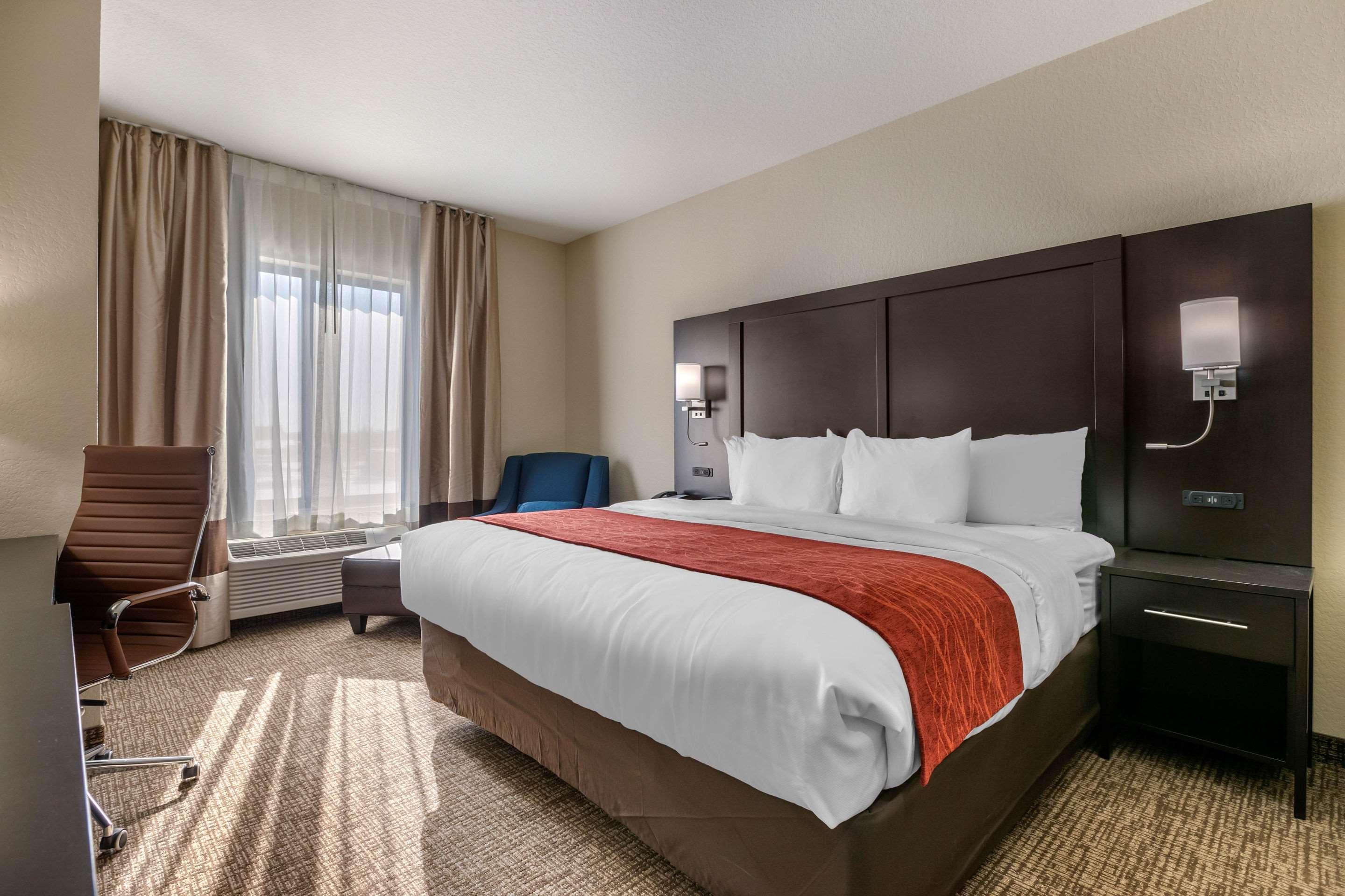 Comfort Inn & Suites Cedar Rapids Cid Eastern Iowa Airport Екстер'єр фото