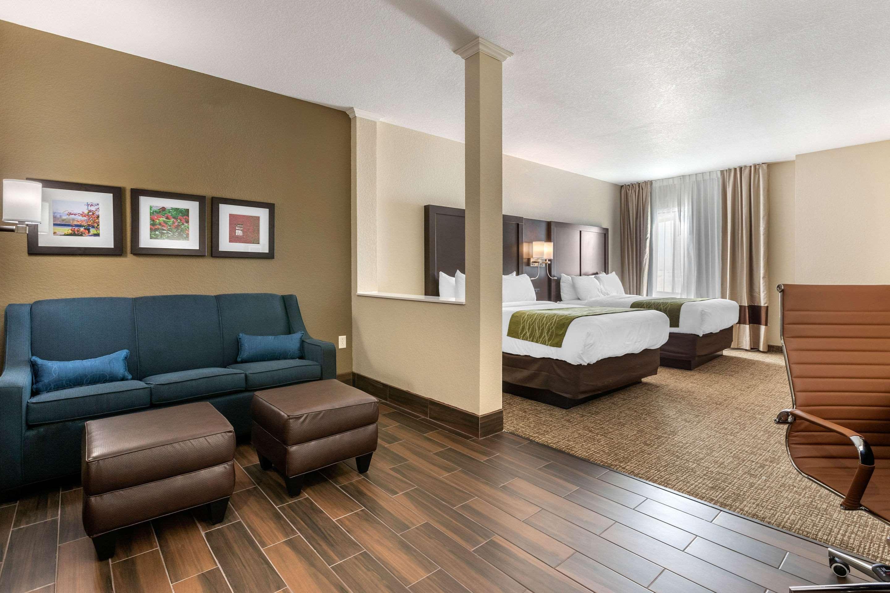 Comfort Inn & Suites Cedar Rapids Cid Eastern Iowa Airport Екстер'єр фото