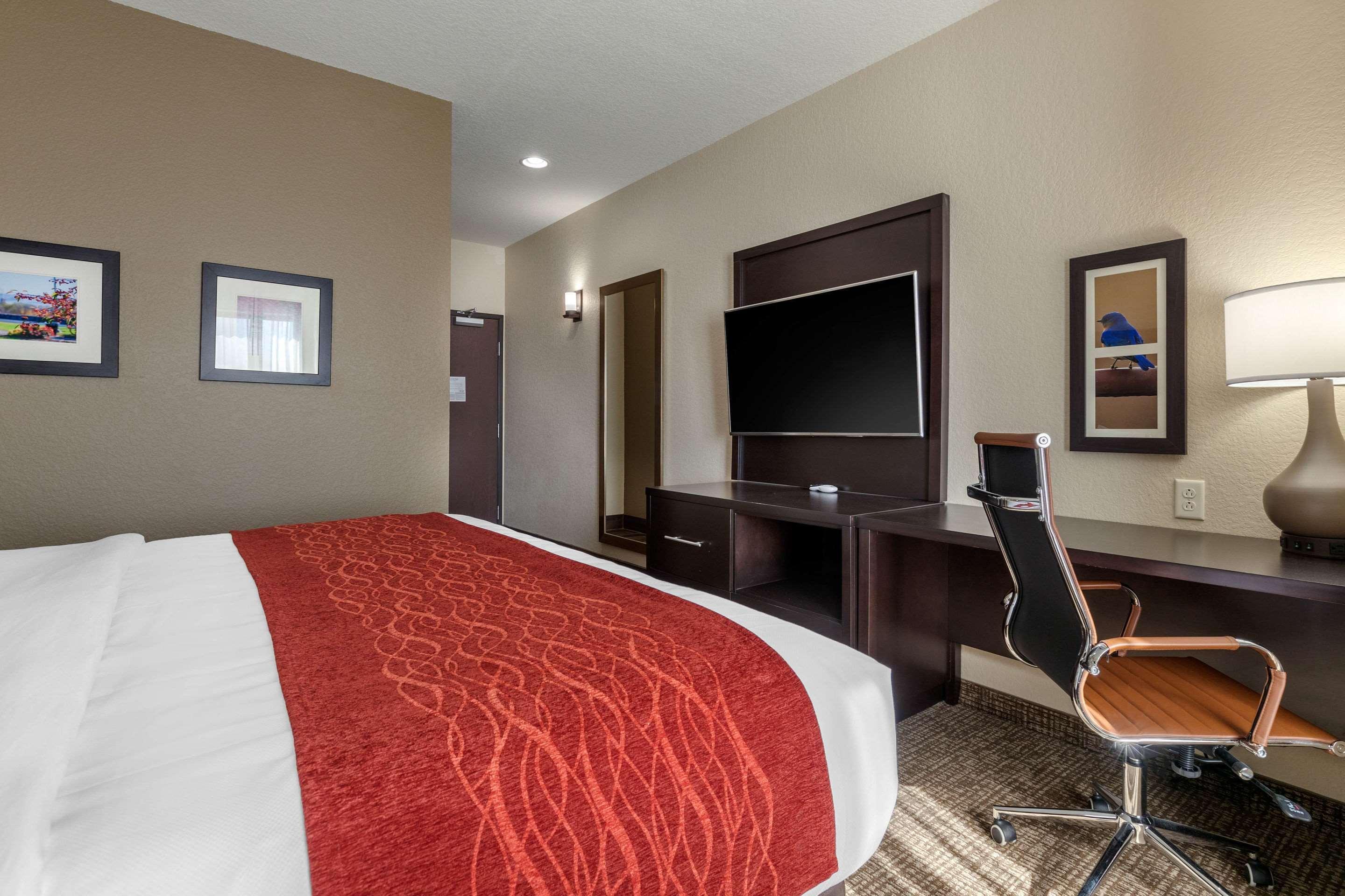 Comfort Inn & Suites Cedar Rapids Cid Eastern Iowa Airport Екстер'єр фото