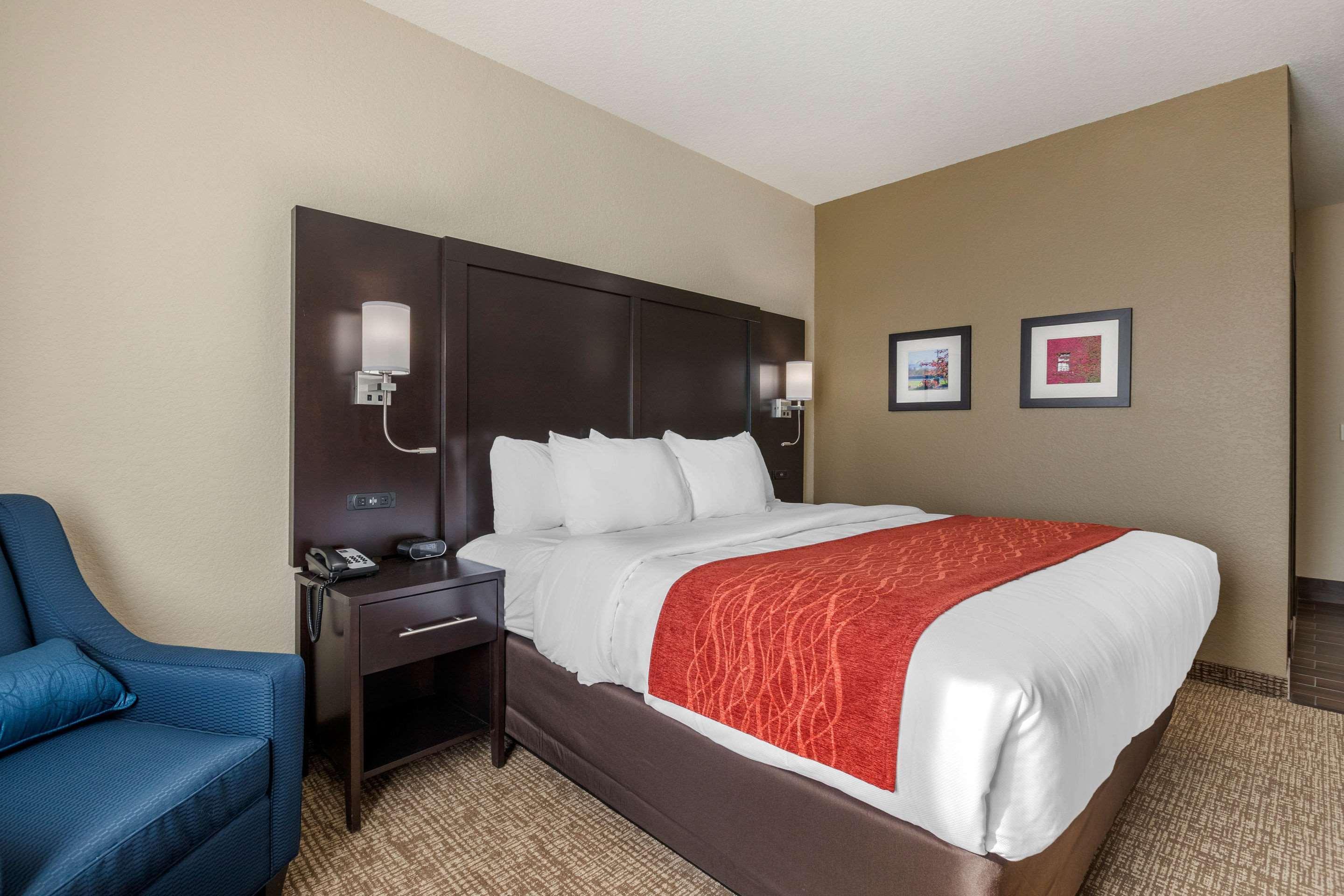 Comfort Inn & Suites Cedar Rapids Cid Eastern Iowa Airport Екстер'єр фото