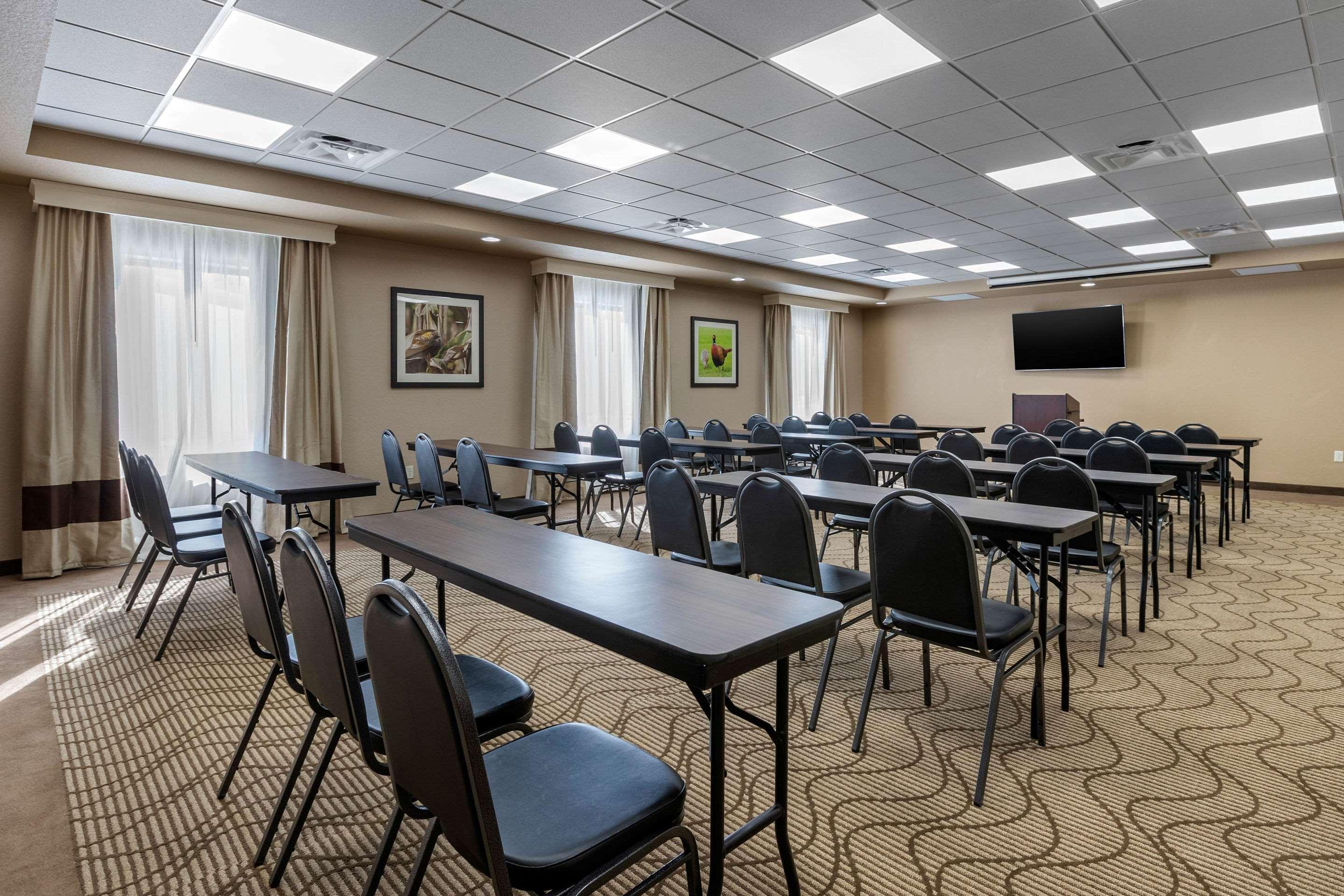 Comfort Inn & Suites Cedar Rapids Cid Eastern Iowa Airport Екстер'єр фото